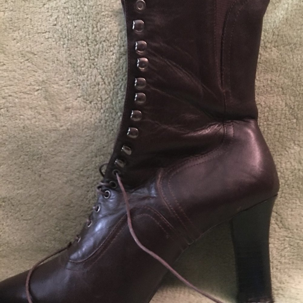 8.5B Booties/ Leather/